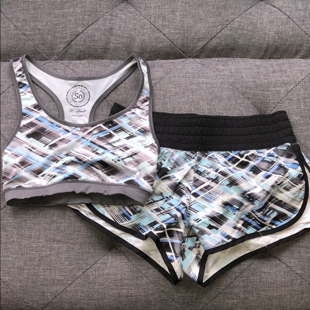 Set! sports bra & 2 SHORTS size S great condition!
